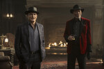 <b>«Иллюзия обмана 3» (Now You See Me: Now You Don’t), реж. Рубен Фляйшер</b>
<br><br>
<b>Где и когда смотреть:</b> в кино — с 13 ноября
<br><br>
Команда фокусников-грабителей возвращается, чтобы украсть крупнейший алмаз у могущественной семьи преступников. В новой части свои роли вновь исполнили Джесси Айзенберг, Вуди Харрельсон, Дэйв Франко, Айла Фишер и Морган Фримен, на съемочной площадке к ним присоединились Джастис Смит, Доминик Сесса, Ариана Гринблатт и Розамунд Пайк. Режиссером третьего фильма выступил постановщик «Zомбилэнда», «Венома» и «Анчартед: На картах не значится» Рубен Флейшер, он же должен снять запланированную четвертую «Иллюзию обмана».
