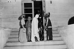 Дети на вечеринке в честь Хэллоуина в Лос-Анджелесе, Калифорния, 1952 год