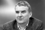 <b>Александр Мельник (11 июня 1958 — 8 сентября 2021).</b> Российский кинорежиссер и сценарист, член гильдии кинорежиссеров России. Мельник работал на полярной станции в море Лаптевых, участвовал в гидрологических экспедициях в бассейнах Северного Ледовитого и Тихого океанов. Он также снял фильмы «Новая Земля», «Территория», «Земля Леопарда, или Феномен Человека». Погиб вместе с главой МЧС Евгением Зиничевым во время учений в Норильске
