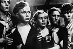 Молодогвардейцы (слева направо): Иван Земцов (Борис Битюков), Олег Кошевой (Владимир Иванов), Любовь Шевцова (Инна Макарова), Ульяна Громова (Нонна Мордюкова), Сергей Тюленин (Сергей Гурзо), 1948 г.