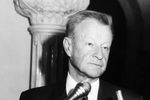 Бывший советник по национальной безопасности США Збигнев Бжезинский во время визита в Румынию, 1992 год