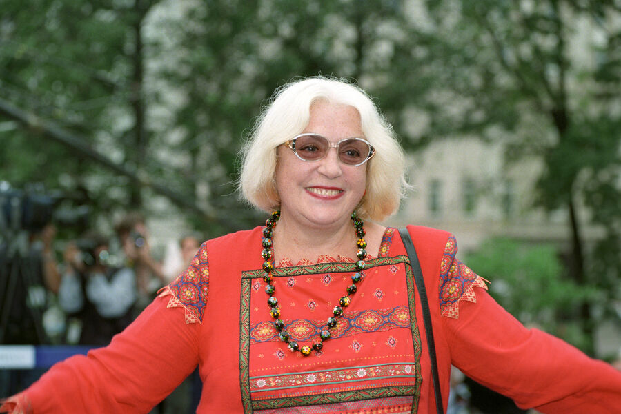 Лидия Федосеева-Шукшина во время XXI Московского международного кинофестиваля у&nbsp;здания киноконцертного зала &laquo;Пушкинский&raquo;, 1999&nbsp;год