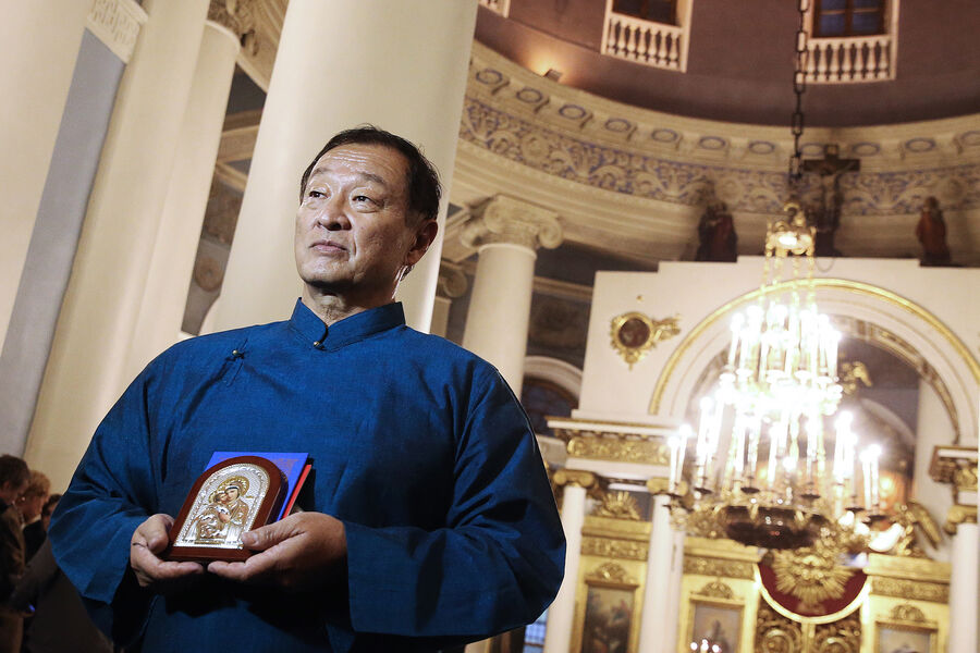 Актер Кэри-Хироюки Тагава после таинства крещения в&nbsp;храме иконы Божьей Матери &laquo;Всех скорбящих Радость&raquo; на&nbsp;Большой Ордынке в&nbsp;Москве, 2015&nbsp;год