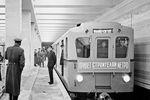 Поезд на станции метро «Юго-Западная». С 1961 по 1991 год проезд в метро стоил 5 копеек