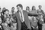 Владислав Листьев ведет телепрограмму «Тема», 1992 г.