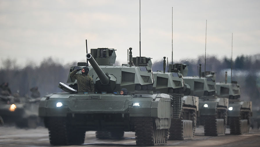 Танки &laquo;Армата&raquo; механизированной колонны войск Московского гарнизона Центрального военного округа во время тренировки к&nbsp;военному параду, посвященному 71-й годовщине победы в&nbsp;Великой Отечественной войне, на&nbsp;подмосковном полигоне в&nbsp;Алабино
