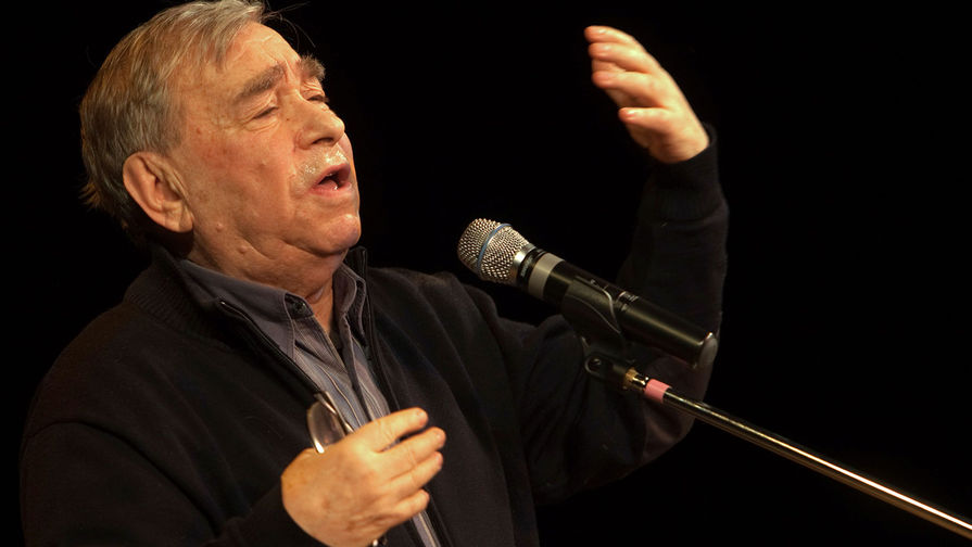 Актер Михаил Светин в театре Эстрады имени А. Райкина на вечере-концерте «Памяти Мастера. Петр Вельяминов», 2010 год