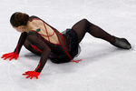2022 Beijing Olympics - Figure Skating - Women Single Skating - Free Skating - Capital Indoor Stadium, Beijing, China - February 17, 2022. Kamila Valieva of the Russian Olympic Committee falls during her performance. REUTERS/Evgenia Novozhenina