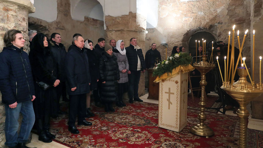 Президент России Владимир Путин во время Рождественского богослужения в церкви Николы на Липне, 6 января 2021 года