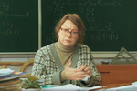 <b>«Олдскул» — 1 сезон, реж. Александр Жигалкин и Евгений Шелякин</b>
<br><br>
<b>Где и когда смотреть:</b> на Premier и Start — с 1 сентября / на ТНТ — позднее
<br><br>
Злой ответ «Начальной школе «Эбботт» — учительское мокьюментари с Марией Ароновой в роли математички старой закалки, которая устраивается в модный рублевский лицей, поближе к внучке. О первых впечатлениях от «Олдскула» мы писали <a href=