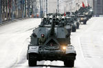 Самоходные гаубицы «Мста-С» во время проезда военной техники по Тверской улице перед репетицией парада на Красной площади, посвященного 73-й годовщине Победы в Великой Отечественной войне, 26 апреля 2018 года