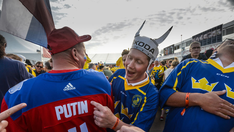 Болельщики перед&nbsp;началом матча между&nbsp;сборными России и Швеции на&nbsp;чемпионате мира по&nbsp;хоккею.