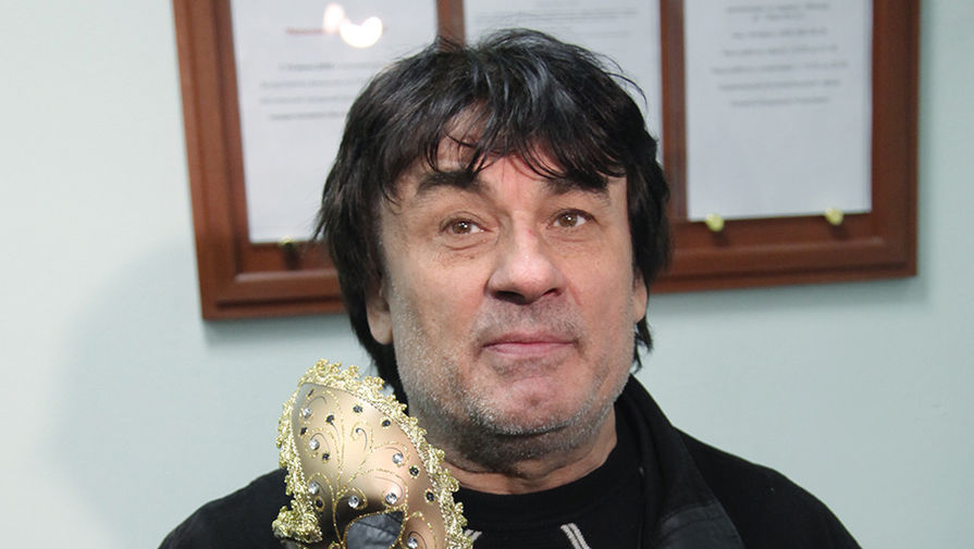 Певец Александр Серов на бале-маскараде Лены Лениной, 2011 год