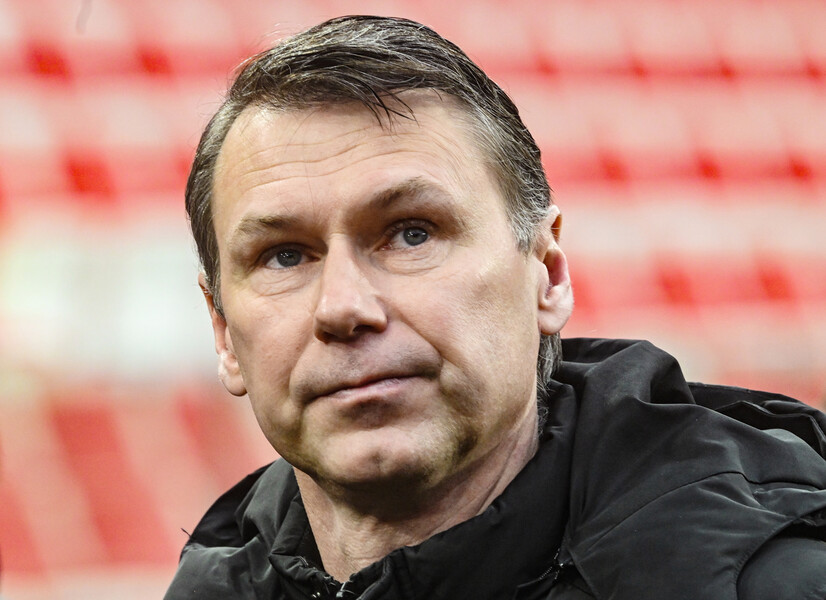 Бывший футболист Егор Титов на&nbsp;церемонии прощания с&nbsp;олимпийским чемпионом 1956&nbsp;года в&nbsp;составе сборной СССР по&nbsp;футболу Никитой Симоняном на&nbsp;стадионе &laquo;Лукойл Арена&raquo; в&nbsp;Москве, 27&nbsp;ноября 2025&nbsp;года