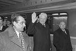 Мэр Москвы Юрий Лужков и президент РФ Борис Ельцин на станции метро «Полежаевская». В течение 1993 года стоимость проезда в метро выросла в 10 раз, с 3 до 30 рублей
