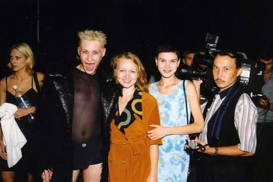 Певец Шура (второй слева) в&nbsp;городе Новокуйбышевске, 1999&nbsp;год