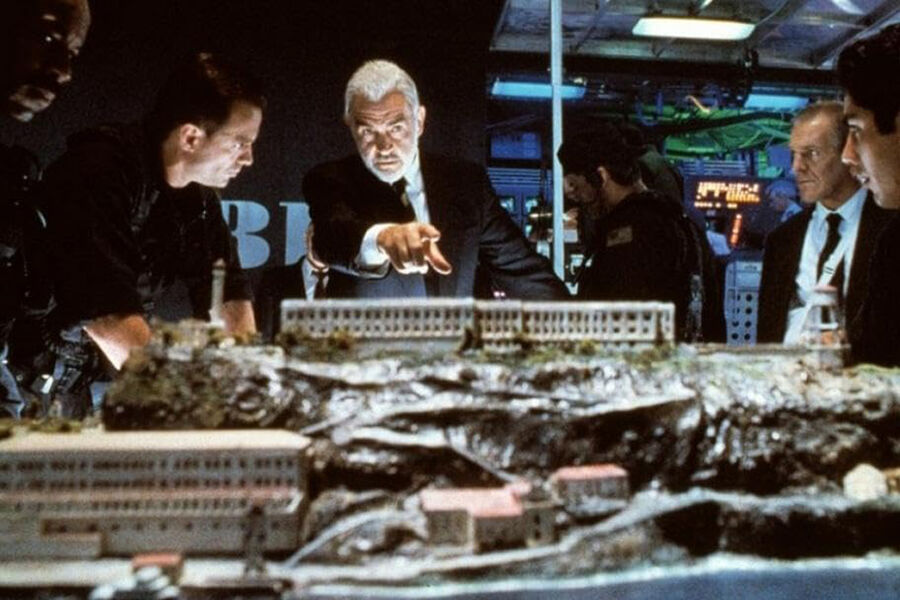 <b>&laquo;Скала&raquo; (1996)</b>
<br><br>
Коннери на&nbsp;момент создания фильма обладал таким внушительным статусом, что попросил продюсеров построить ему прямо на&nbsp;острове личный дом (!), чтобы не тратить силы на&nbsp;переезды. Те, понимая значимость актера для&nbsp;&laquo;Скалы&raquo;, легко согласились.