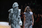 Модели во время показа одежды бренда Abzaeva (Улан-Удэ) в Центральном выставочном зале «Манеж» в рамках Московской недели моды, 2 марта 2024 года