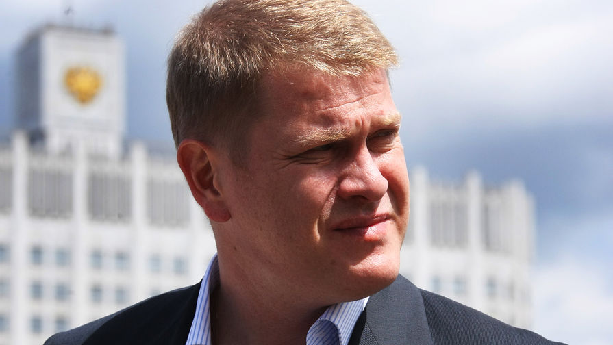 Телеведущий Иван Демидов