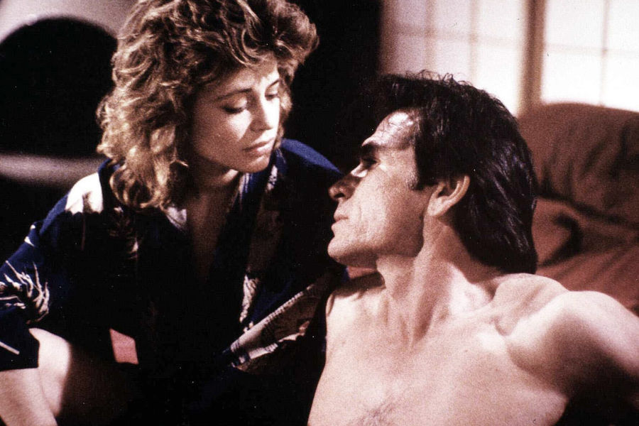 Томми Ли Джонс и Линда Хэмилтон в&nbsp;фильме &laquo;Восход «Черной луны» (1986)