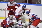 Збынек Иргл забивает первую шайбу в ворота россиян
