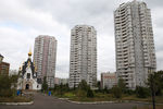 <b>Улица Гурьянова, 3 сентября 2014 года. </b>
«Я представлял более 100 потерпевших по этому делу. Теракты на Каширке, на улице Гурьянова и в Волгодонске были объединены в одно уголовное дело. Боевики Адам Деккушев и Юсуф Крымшанхалов получили пожизненное, остальных исполнителей ликвидировали, — вспоминает адвокат Игорь Трунов. — У осужденных террористов мы выиграли 1,8 млн рублей в пользу Тамары Горбылевой (пострадавшей во время теракта на улице Гурьянова. – «Газета»), у которой в результате теракта погибли дочь, зять и внук. Таким образом, мы доказали, что институт взыскания с террористов каких-то денег не работает. Получили с Деккушева 50 рублей, так он еще и жалобу написал, что эти 50 рублей ему родственники перевели, а судебные приставы сняли со счета».