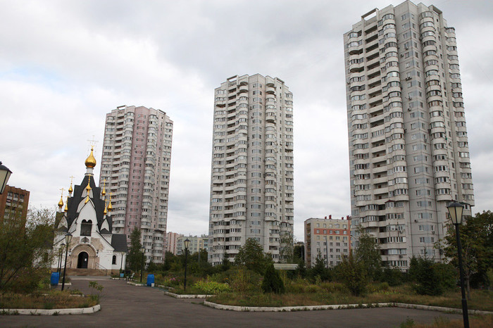 <b>Улица Гурьянова, 3&nbsp;сентября 2014&nbsp;года. </b>
«Я представлял более 100&nbsp;потерпевших по&nbsp;этому делу. Теракты на&nbsp;Каширке, на&nbsp;улице Гурьянова и в&nbsp;Волгодонске были объединены в&nbsp;одно уголовное дело. Боевики Адам Деккушев и Юсуф Крымшанхалов получили пожизненное, остальных исполнителей ликвидировали, &mdash; вспоминает адвокат Игорь Трунов. &mdash; У&nbsp;осужденных террористов мы выиграли 1,8 млн рублей в&nbsp;пользу Тамары Горбылевой (пострадавшей во время теракта на&nbsp;улице Гурьянова. &ndash; «Газета»), у&nbsp;которой в&nbsp;результате теракта погибли дочь, зять и внук. Таким образом, мы доказали, что институт взыскания с&nbsp;террористов каких-то денег не работает. Получили с&nbsp;Деккушева 50&nbsp;рублей, так он еще и жалобу написал, что эти 50&nbsp;рублей ему родственники перевели, а судебные приставы сняли со счета».