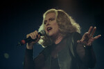 Солистка группы Blondie Дебби Харри во время выступления в Вестфаленхалле в Дортмунде, Германия, 11 декабря 2019 года 