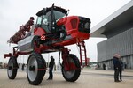 Самоходный опрыскиватель ОВС-4224, представленный на международной промышленной выставке «Иннопром» в Минске, 30 сентября 2025 года