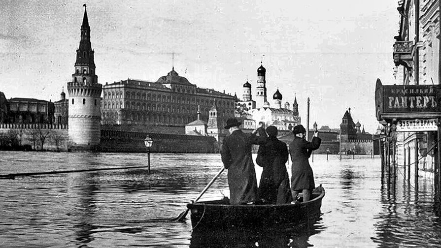 Во время наводнения в Москве, апрель 1908 года