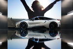 Купе BMW i8 на автосалоне в Детройте, январь 2018 года