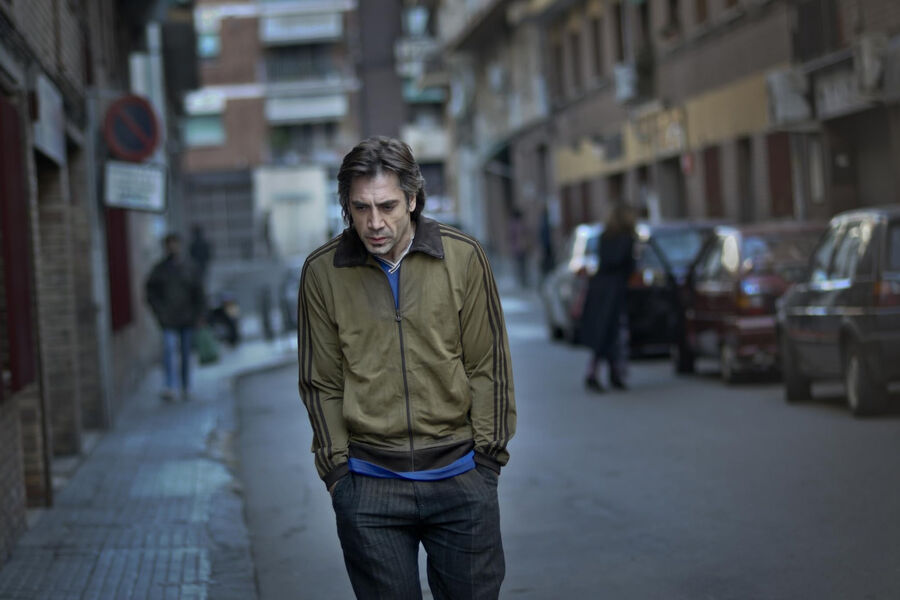 <b>&laquo;Бьютифул&raquo; (2010)</b>
<br><br>
Философская драма будущего автора &laquo;Бердмэна&raquo; и &laquo;Выжившего&raquo;
Алехандро Гонсалеса Иньярриту, за&nbsp;которую Бардем получил номинацию на&nbsp;&laquo;Оскар&raquo; (в общей сложности их у&nbsp;актера четыре). В&nbsp;ленте он сыграл разведенного отца двоих детей, который узнает, что неизлечимо болен раком.
