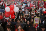 Участники во время акции «Бессмертный полк» в Москве