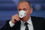 Владимир Путин во время итоговой пресс-конференции
