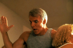 <b>«Весь я» (1984)</b>
<br><br>
Еще одна классическая комедия, в которой Стив Мартин играет молодого адвоката, в чье тело в результате мистического сеанса реинкарнации вселяется душа сумасбродной миллионерши — при этом не выселяя душу самого юриста.