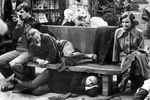Игорь Костолевский, Ия Саввина, Андрей Мягков и Анастасия Вознесенская (слева направо) в художественном фильме «Гараж», 1979 год