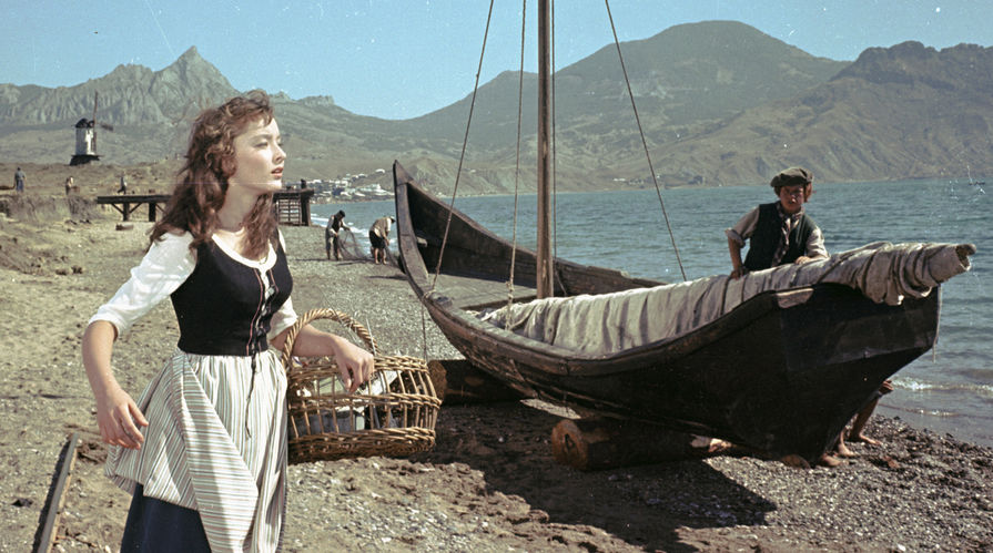 Анастасия Вертинская в роли Ассоль в фильме «Алые паруса», 1960 год