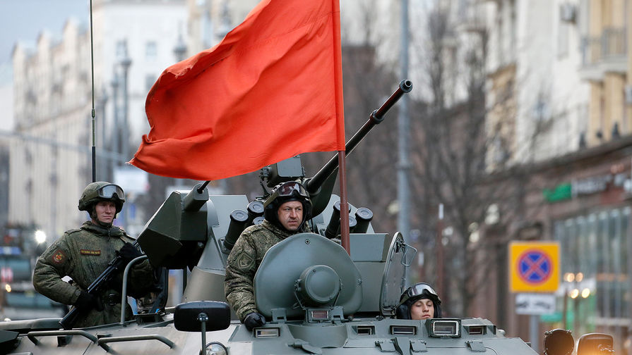 Во время проезда военной техники по&nbsp;Тверской улице перед&nbsp;репетицией парада на&nbsp;Красной площади, посвященного 73-й годовщине Победы в&nbsp;Великой Отечественной войне, 26 апреля 2018 года
