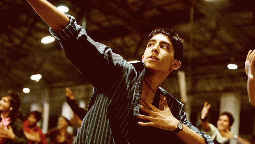 Дев Патель в фильме «Миллионер из трущоб» (2008)