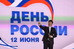 Витас выступает на праздничном концерте в честь Дня России на Красной площади, 2016 год