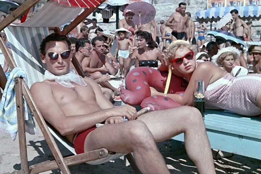 <b>«Полосатый рейс», Владимир Фетин (1961)</b>
<br><br>
В&nbsp;комедии «Полосатый рейс» Лановому досталась яркая, но маленькая роль отдыхающего на&nbsp;пляже &mdash; имя актера даже не указали в&nbsp;титрах. Похожий на&nbsp;иностранца молодой мужчина предстал в&nbsp;кадре в&nbsp;женских очках и миниатюрном газовом шарфе. «Красиво плывут! Вон та группа в&nbsp;полосатых купальниках...», &mdash; сказал отдыхающий, указывая на&nbsp;плывущих в&nbsp;море тигров. Сам Лановой в&nbsp;шутку назвал эту роль главной в&nbsp;своей карьере. 