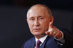 Президент России Владимир Путин во время ежегодной пресс-конференции в Москве, 14 декабря 2017 года