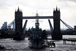 Вид на&nbsp;разведенный Тауэрский мост, 9&nbsp;августа 2021&nbsp;года