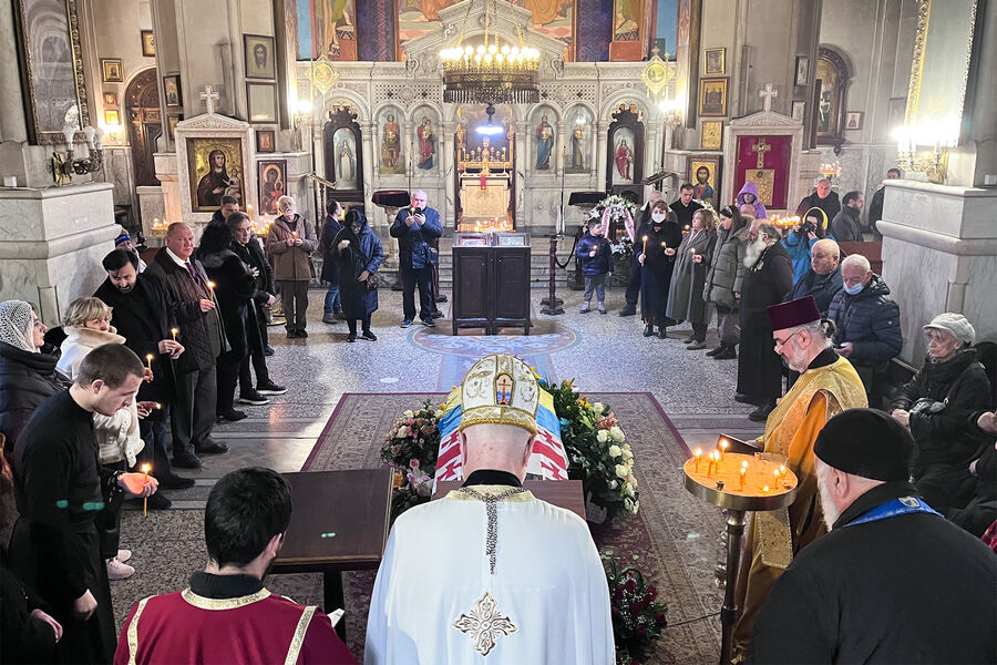Панихида у&nbsp;гроба с&nbsp;телом Вахтанга Кикабидзе в&nbsp;церкви Кашвети, 17&nbsp;января 2023&nbsp;года
