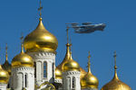 Самолет дальнего радиолокационного обнаружения и управления А-50 над Красной площадью во время парада, посвященного 68-й годовщине Победы в Великой Отечественной войне, 2013 год