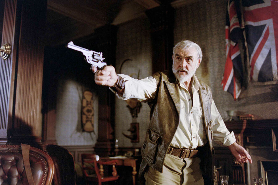 <b>&laquo;Лига выдающихся джентльменов&raquo; (2003)</b>
<br><br>
Последний фильм Коннери-актера (в 2006-м он официально ушел на&nbsp;пенсию) и одновременно один из&nbsp;главных блокбастеров нулевых: экранизация фантастических комиксов Алана Мура, сильно переработавшая первоисточник.