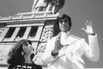 Дэвид Копперфильд и модель Сьюзен Галлахер на фоне статуи Свободы, 1983 год