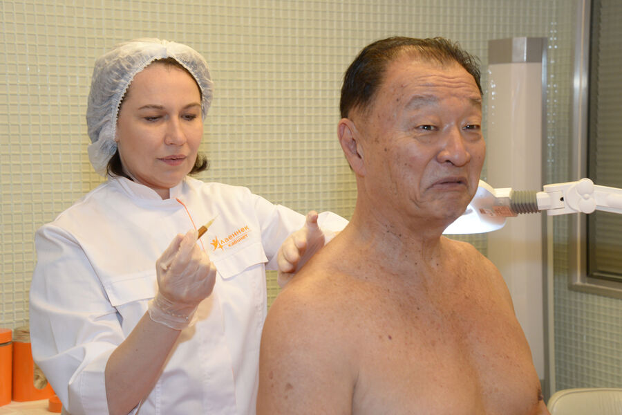 Актер Кэри-Хироюки Тагава во время пресс-конференции, посвященной технологиям активного долголетия в&nbsp;России, Москва, 2018&nbsp;год