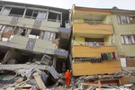 Большинство тел из-под завалов спасатели достали в городе Эрджиш