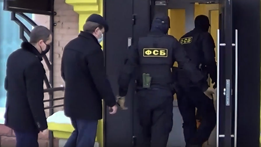 Задержание сотрудниками СК РФ и УФСБ мэра Томска Иван Кляйна по подозрению в превышении должностных полномочий, 13 ноября 2020 года (кадр из видео)
